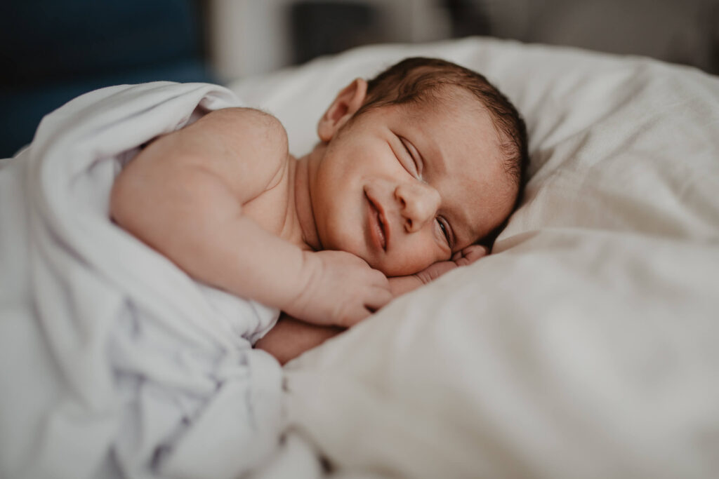 bebe sonriendo